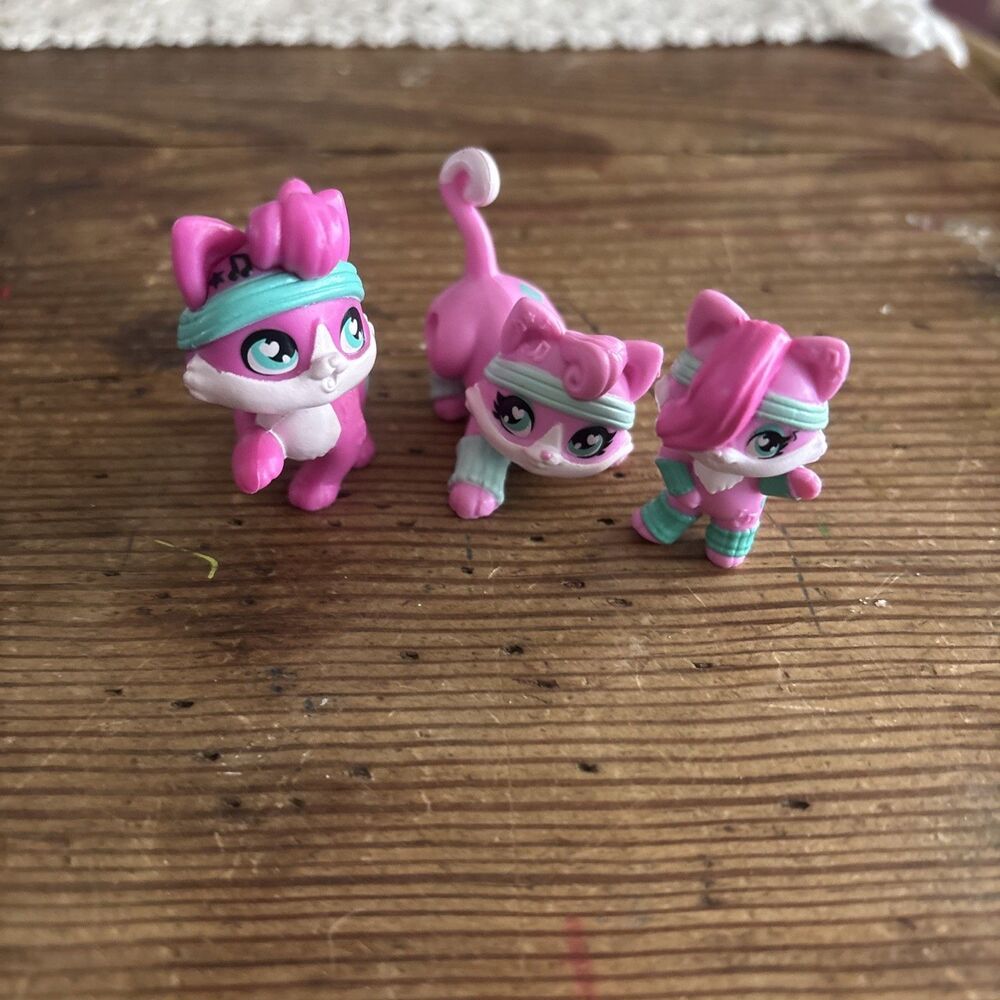 Kitoons Bubiloons~Kitty Cats~Mommy Daddy Baby~Pink White Mint Green~Heart Eyes